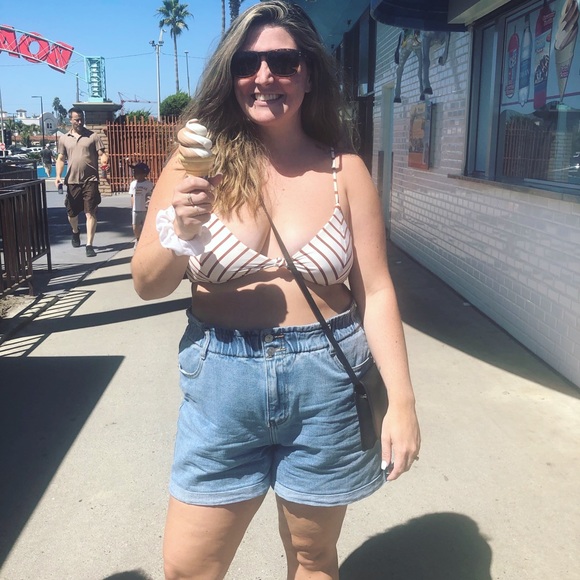 Meet your Posher, Erica - Picture 2 of 16